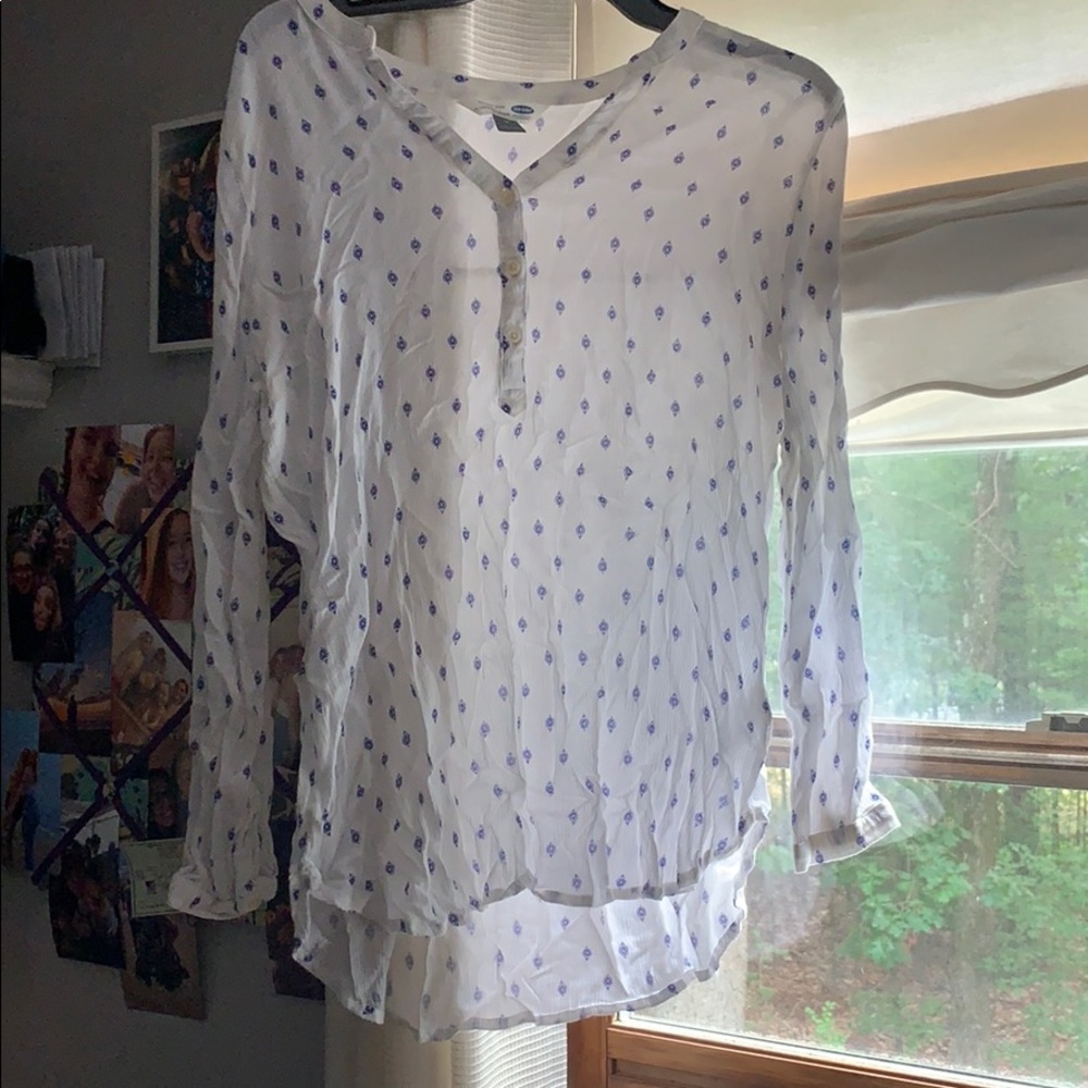 white and blue long sleeve blouse